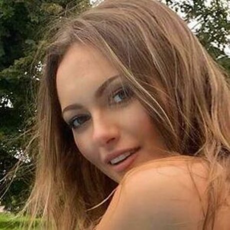 Naakte gelekte OnlyFans-foto van Luiza Sprusinska