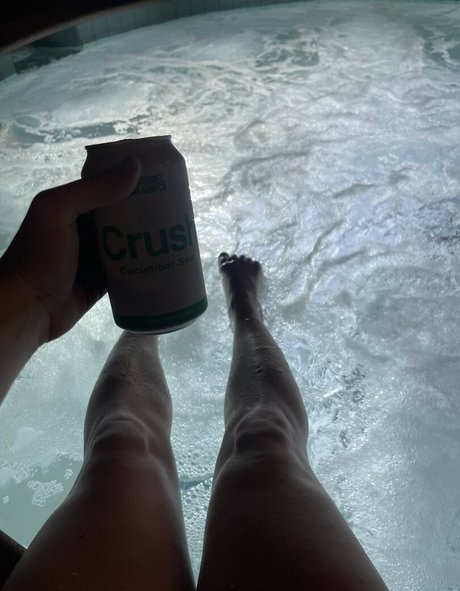 Naakte gelekte OnlyFans-foto van Spinachee