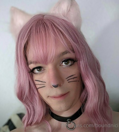 Naakte gelekte OnlyFans-foto van Boundnici