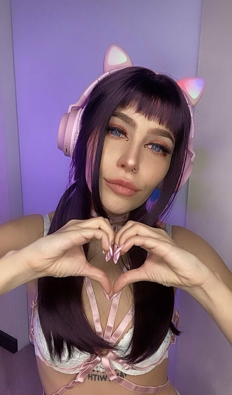 Naakte gelekte OnlyFans-foto van Loralvova