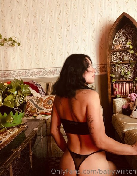 Naakte gelekte OnlyFans-foto van Babywiiitch