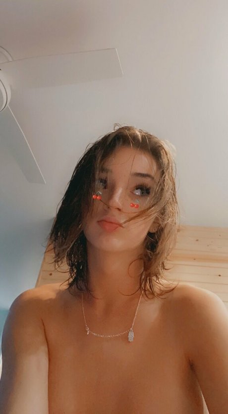 Naakte gelekte OnlyFans-foto van Stellasamore