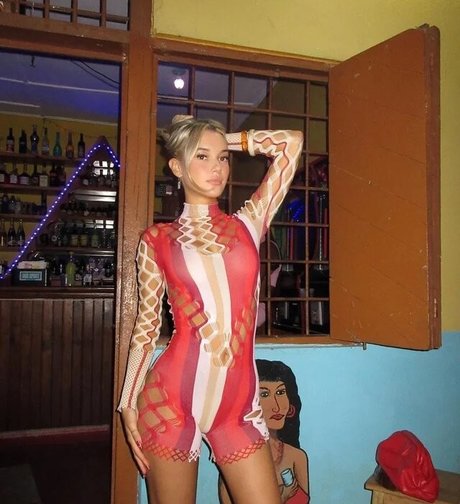 Naakte gelekte OnlyFans-foto van Sarah Snyder