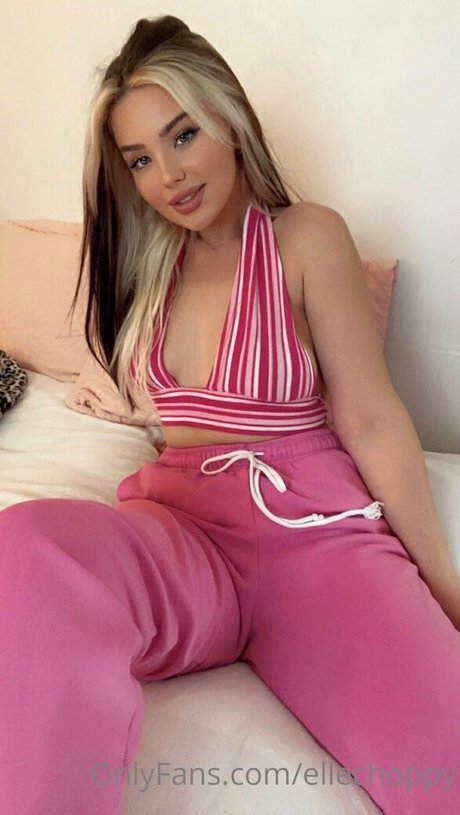 Naakte gelekte OnlyFans-foto van Ellechoppy