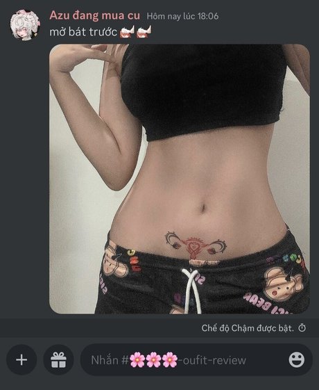Naakte gelekte OnlyFans-foto van Azure Chan