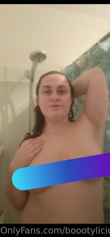 Naakte gelekte OnlyFans-foto van Boootylicious95