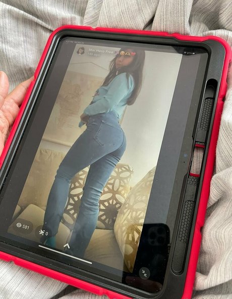 Naakte gelekte OnlyFans-foto van Maihero