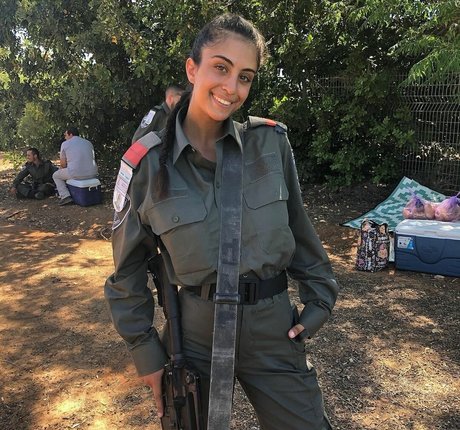 Naakte gelekte OnlyFans-foto van Shahar Halaf