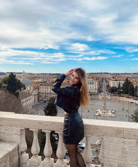 Naakte gelekte OnlyFans-foto van Chiara Gariboldi