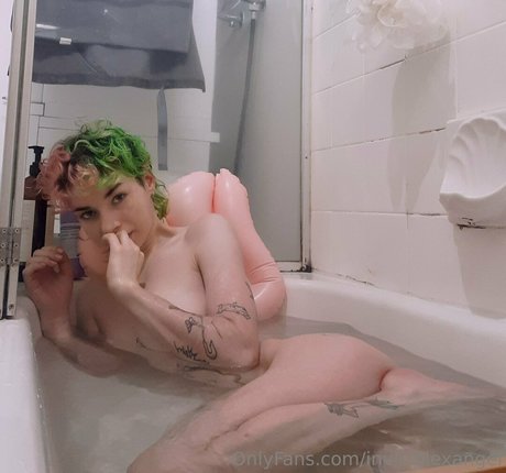 Naakte gelekte OnlyFans-foto van Invisiblexangel