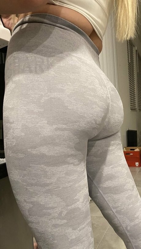Naakte gelekte OnlyFans-foto van Daniiof