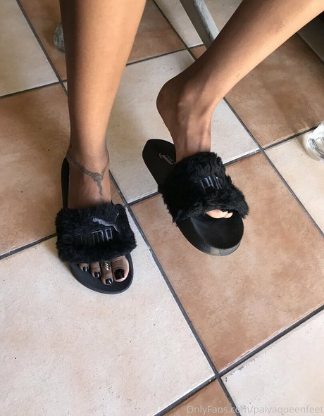 Naakte gelekte OnlyFans-foto van Paivaqueenfeet