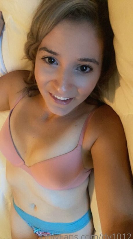 Naakte gelekte OnlyFans-foto van Littlephilly