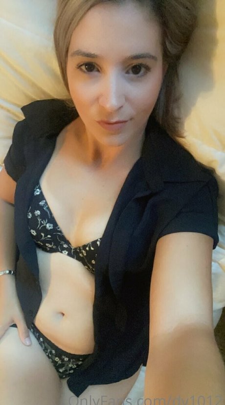 Naakte gelekte OnlyFans-foto van Littlephilly