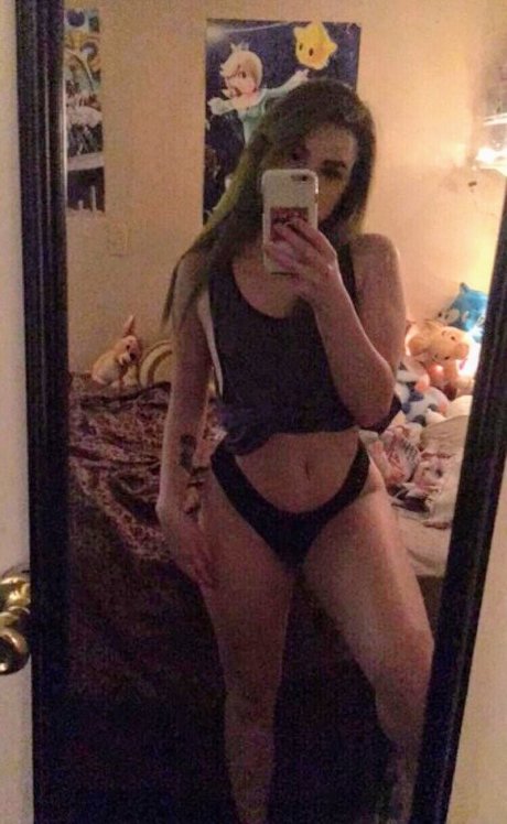 Naakte gelekte OnlyFans-foto van Ghoulrunnings