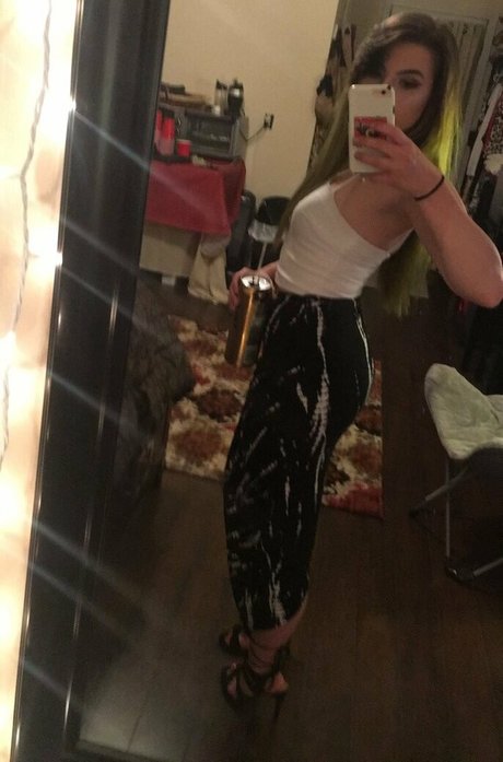 Naakte gelekte OnlyFans-foto van Ghoulrunnings