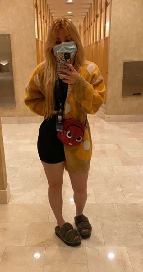 Naakte gelekte OnlyFans-foto van Ghoulrunnings