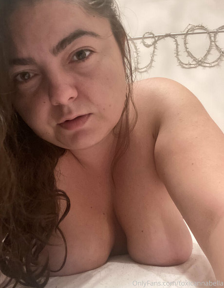 Naakte gelekte OnlyFans-foto van Toxicannabella
