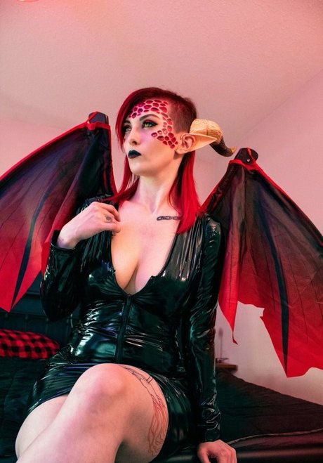 Naakte gelekte OnlyFans-foto van Majestyredqueen