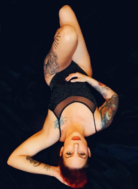 Naakte gelekte OnlyFans-foto van Larraphoenix