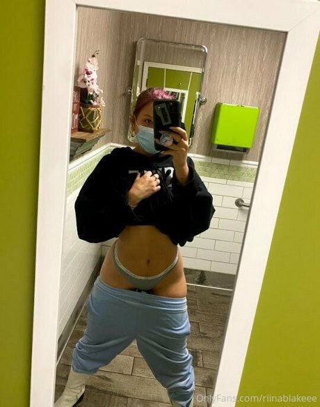 Naakte gelekte OnlyFans-foto van Riinablakeee