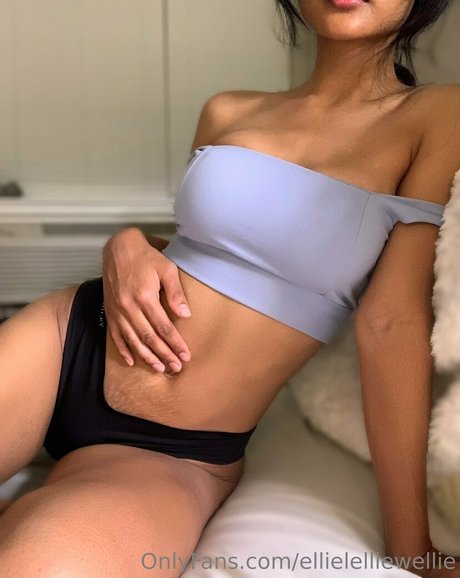Naakte gelekte OnlyFans-foto van Ellielelliewellie
