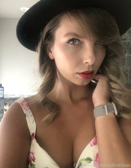 Alishadrinksbeer