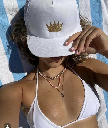 Naakte gelekte OnlyFans-foto van Gia Duddy