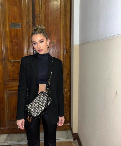 Naakte gelekte OnlyFans-foto van Gia Duddy