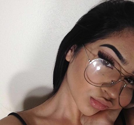 Naakte gelekte OnlyFans-foto van Genatg