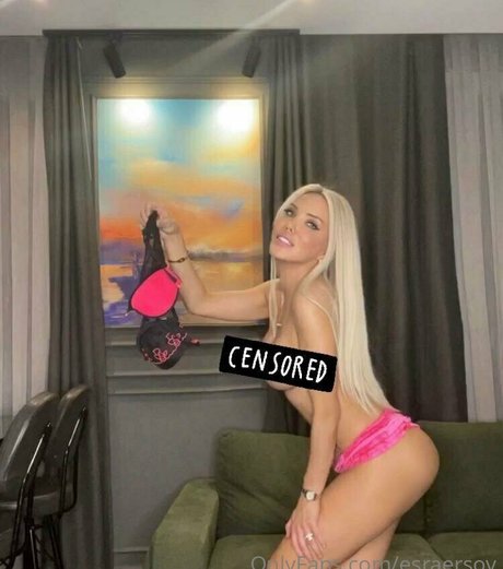 Naakte gelekte OnlyFans-foto van Esraersoy