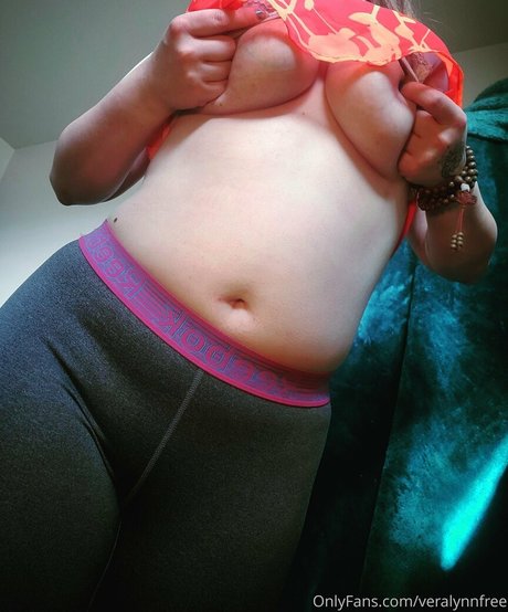 Naakte gelekte OnlyFans-foto van Veralynnfree