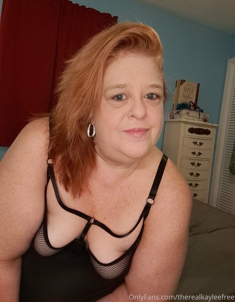 Naakte gelekte OnlyFans-foto van Theloungeroom