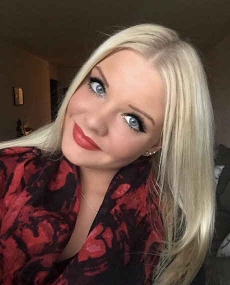 Naakte gelekte OnlyFans-foto van Curvaceousbarbie