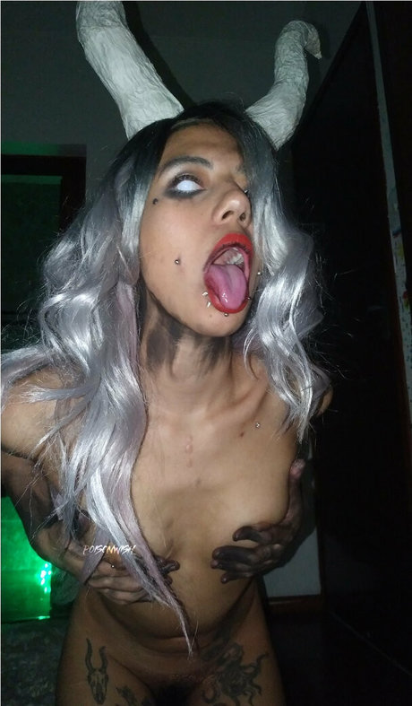 Naakte gelekte OnlyFans-foto van Poisonwish