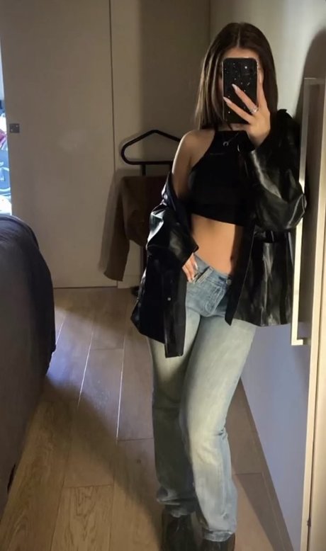 Naakte gelekte OnlyFans-foto van Emilie