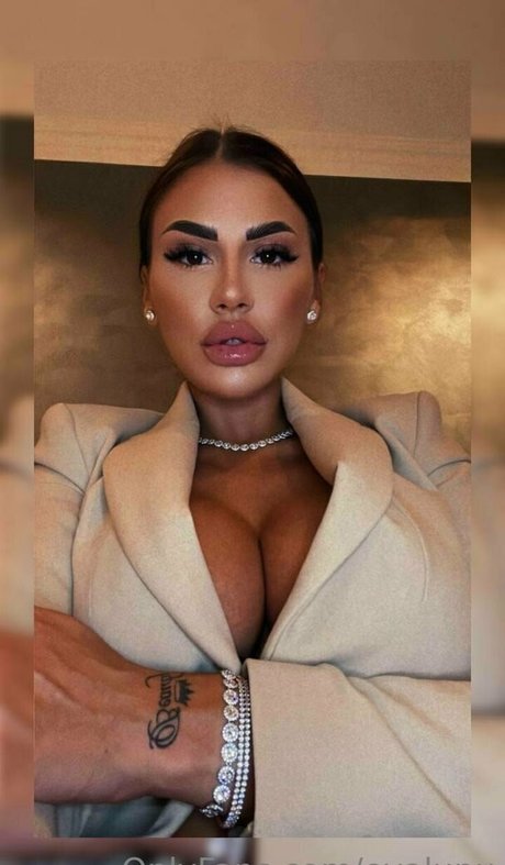 Naakte gelekte OnlyFans-foto van Evalupu