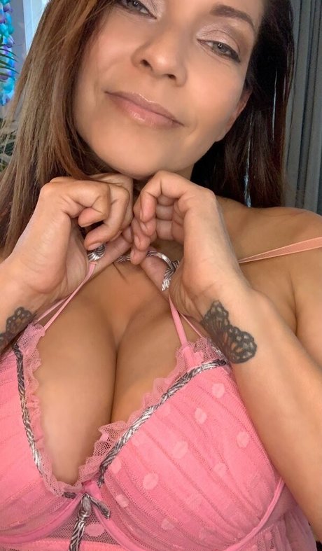 Naakte gelekte OnlyFans-foto van Shelly Martinez