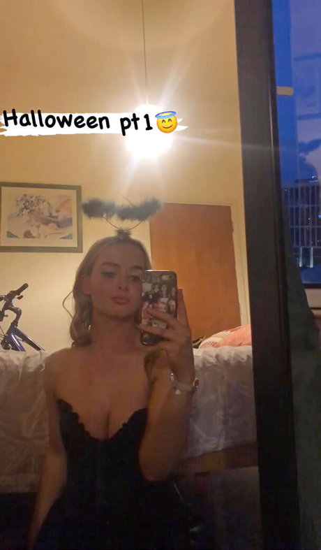 Naakte gelekte OnlyFans-foto van Aiobhin