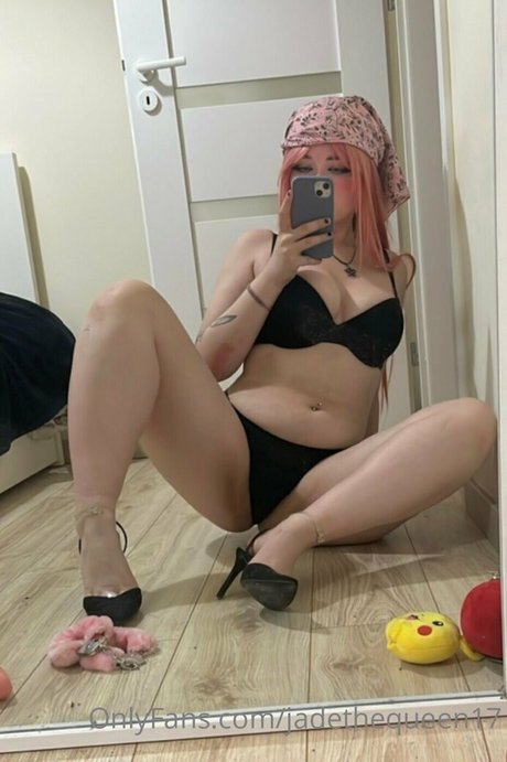 Naakte gelekte OnlyFans-foto van Jadethequeen17