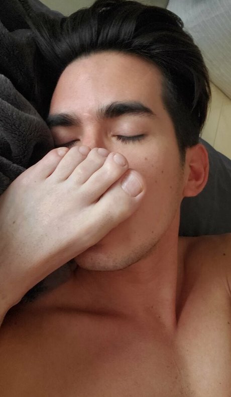Naakte gelekte OnlyFans-foto van Menfeetlover