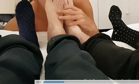 Naakte gelekte OnlyFans-foto van Menfeetlover