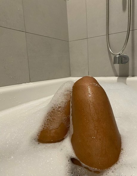 Naakte gelekte OnlyFans-foto van Luluchicago