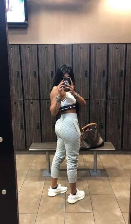 Naakte gelekte OnlyFans-foto van Luluchicago