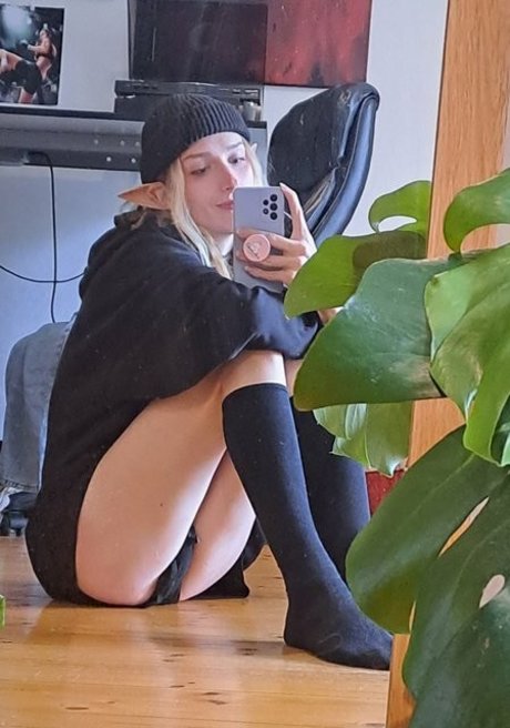 Naakte gelekte OnlyFans-foto van Ruutifairy