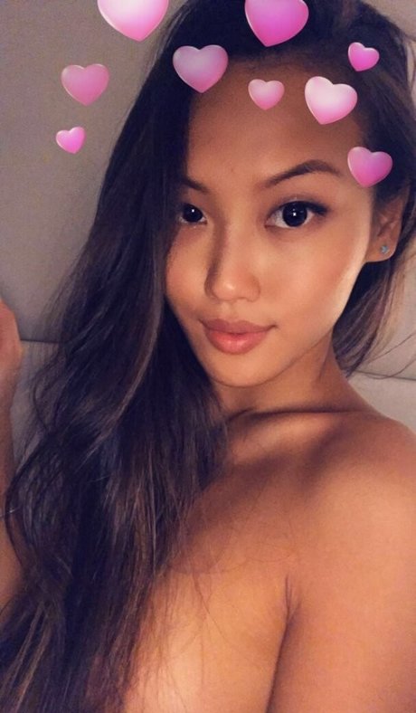 Naakte gelekte OnlyFans-foto van Lingggbaby