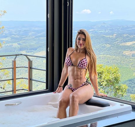 Naakte gelekte OnlyFans-foto van Lais Gabrielli