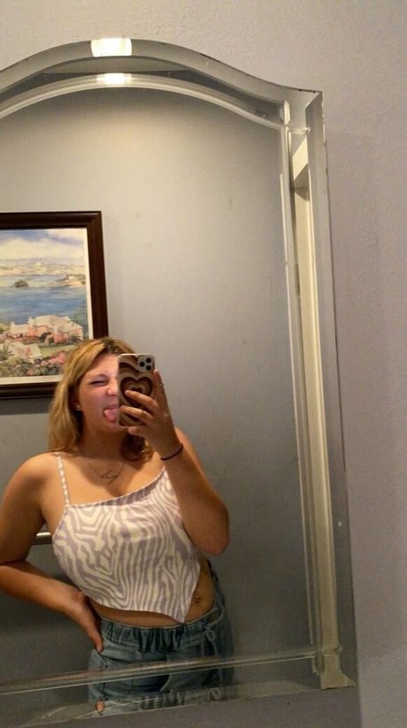 Naakte gelekte OnlyFans-foto van Nicolette
