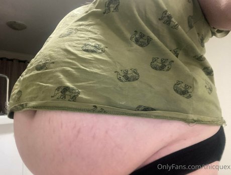 Naakte gelekte OnlyFans-foto van Thicquex