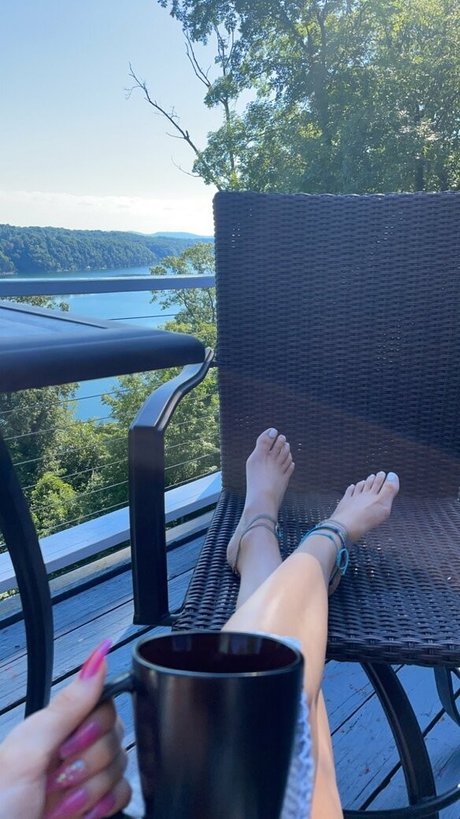 Naakte gelekte OnlyFans-foto van Tiedandtickled